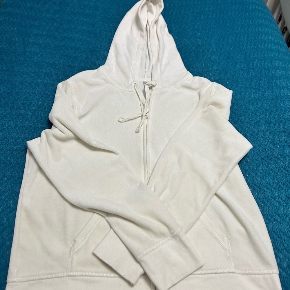 2 Piece Set Old Navy Women’s  Lounge Set

Size Hoodie L
Size Pants M